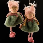 910105-1-Ružová bábika v sukni závesná dekorácia 18cm